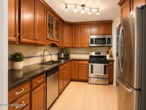 Townhouse For Rent - 72 Lenape Trail<br/> Tinton Falls, NJ 07724