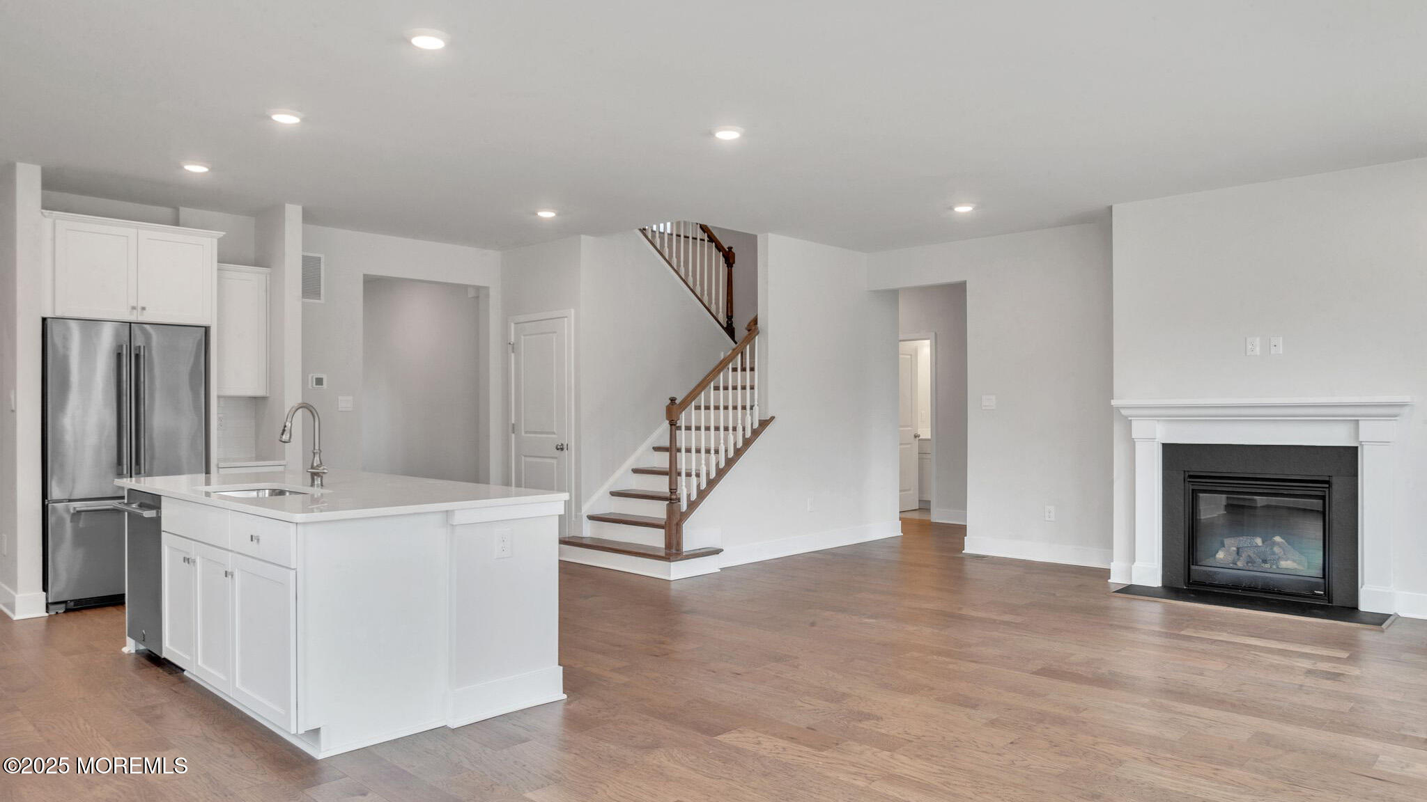 16 E Garfield Avenue