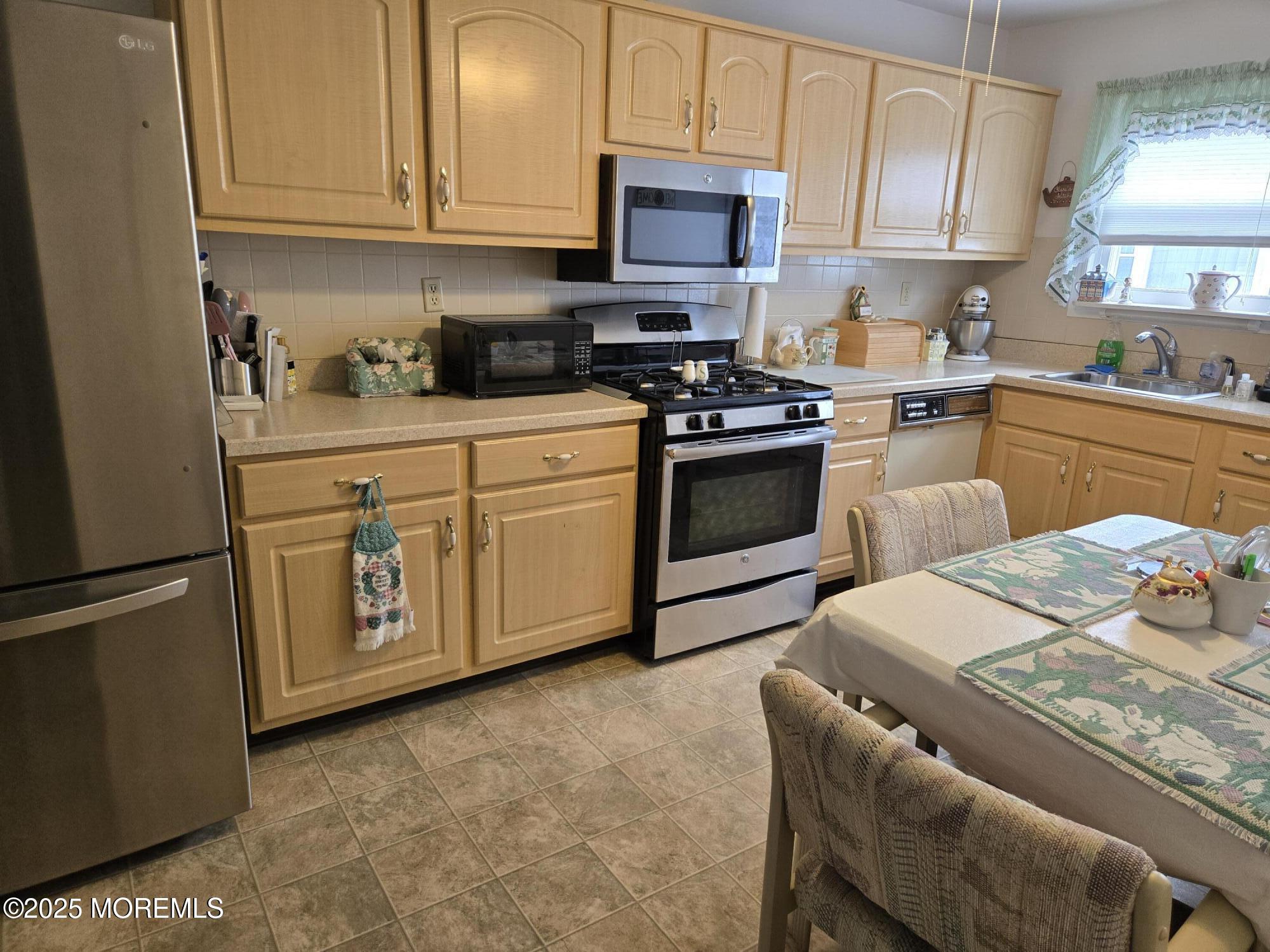 8 Doral Drive, Toms River, New Jersey image 10