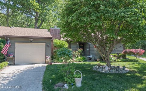 Condo For Sale - 14 Andover Court<br/> Red Bank, NJ 07701