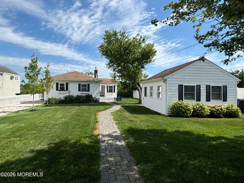 Homes For Rent - 86 Bridge Avenue<br/> Bay Head, NJ 08742
