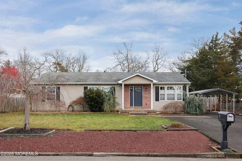 Homes For Sale - 9 Center Place<br/> Toms River, NJ 08753