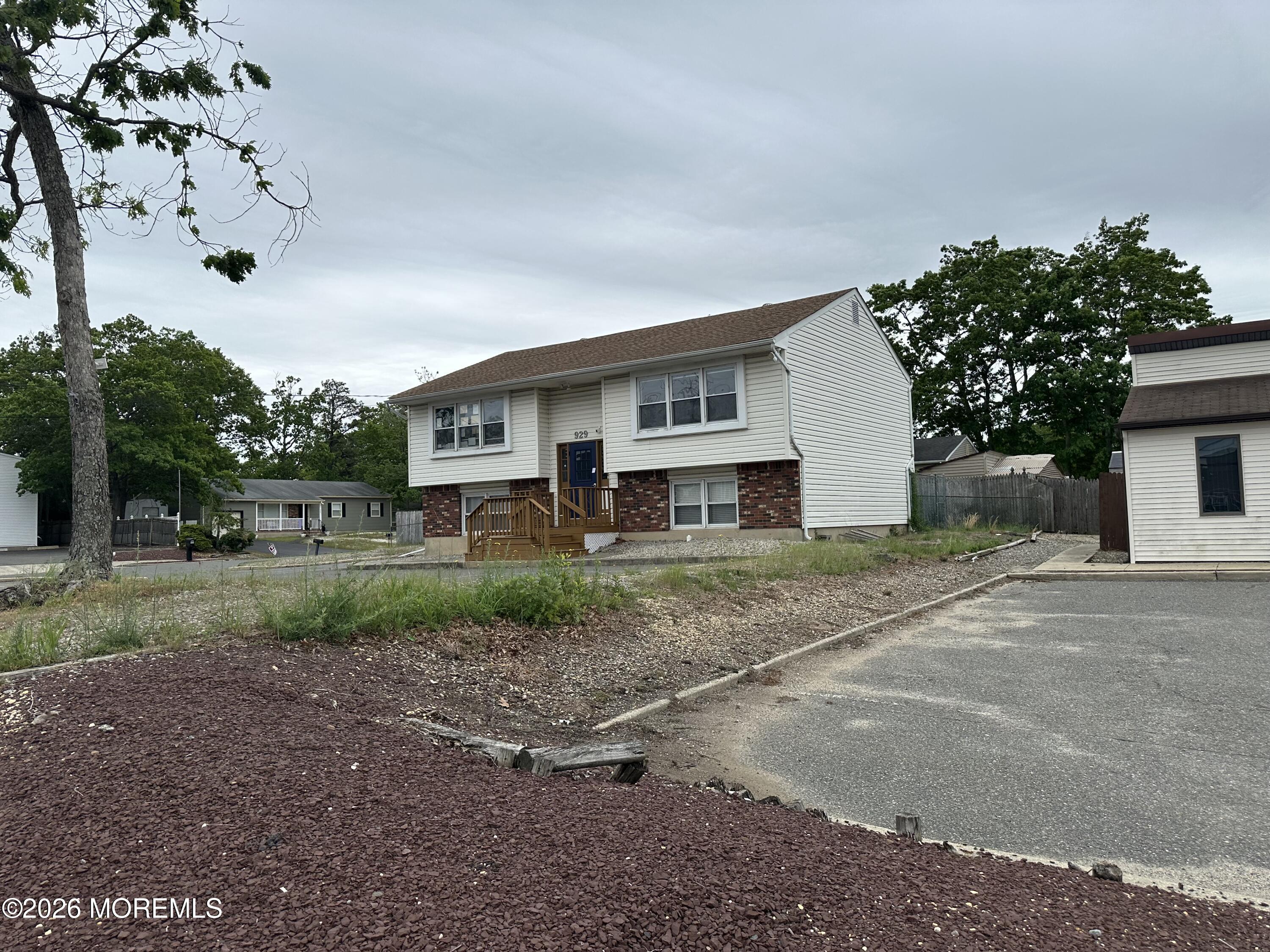 929 Lacey Road