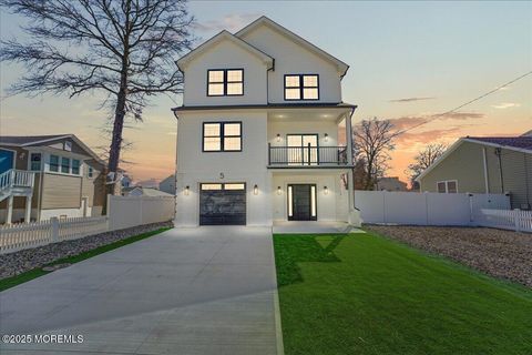 5 Shore Pine Drive Brick NJ 08723