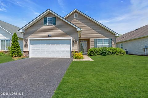 Homes For Sale - 99 Eagle Ridge Circle<br/> Ocean County, Lakewood, NJ 08701