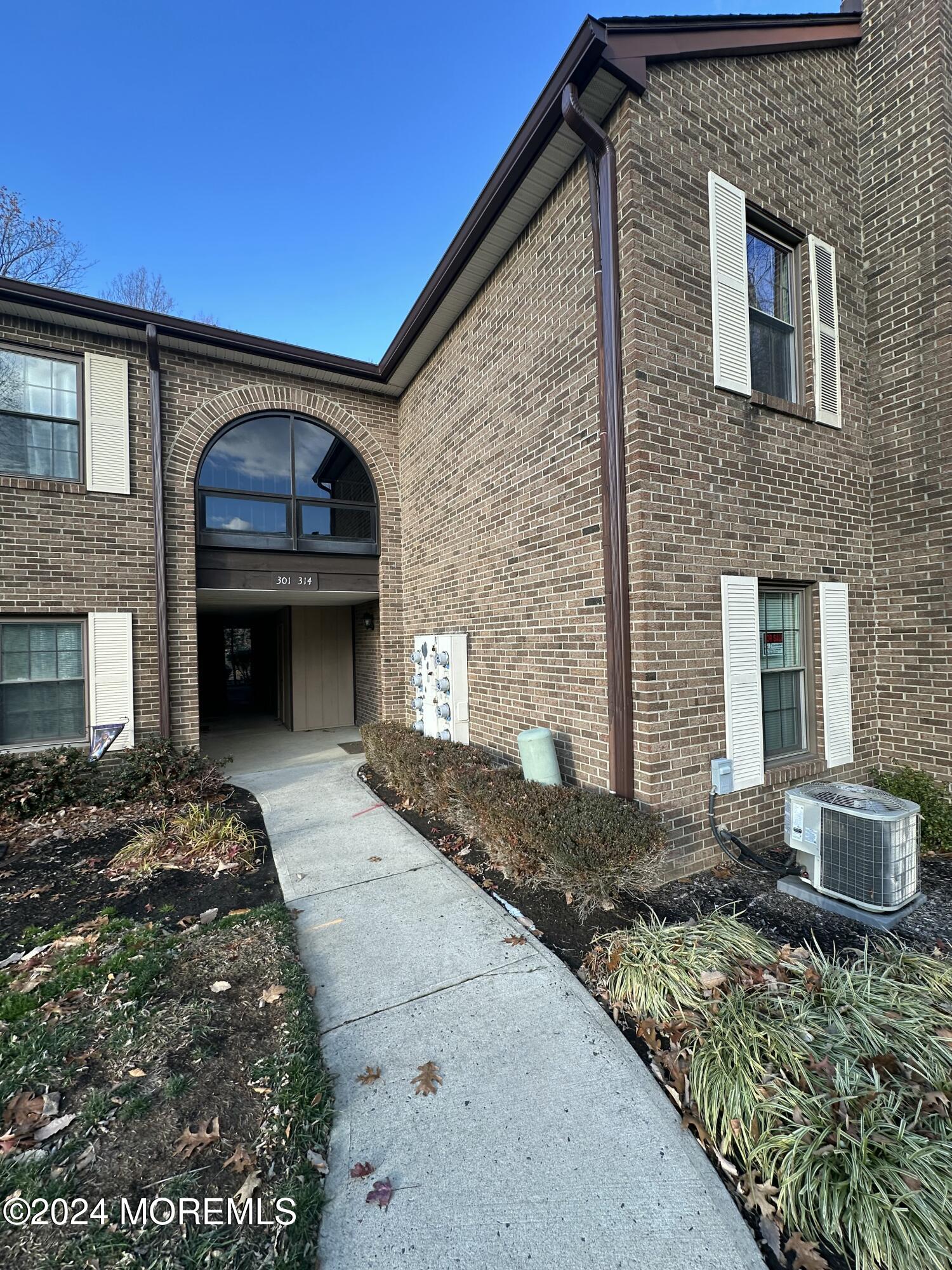 302 Wellington Place #2, Aberdeen, New Jersey image 3