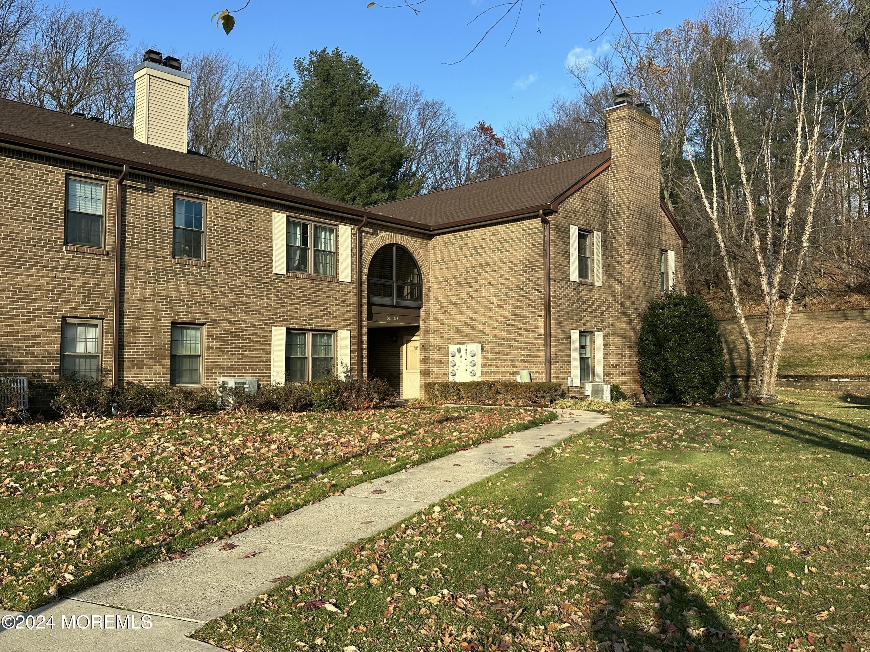 302 Wellington Place #2, Aberdeen, New Jersey image 1