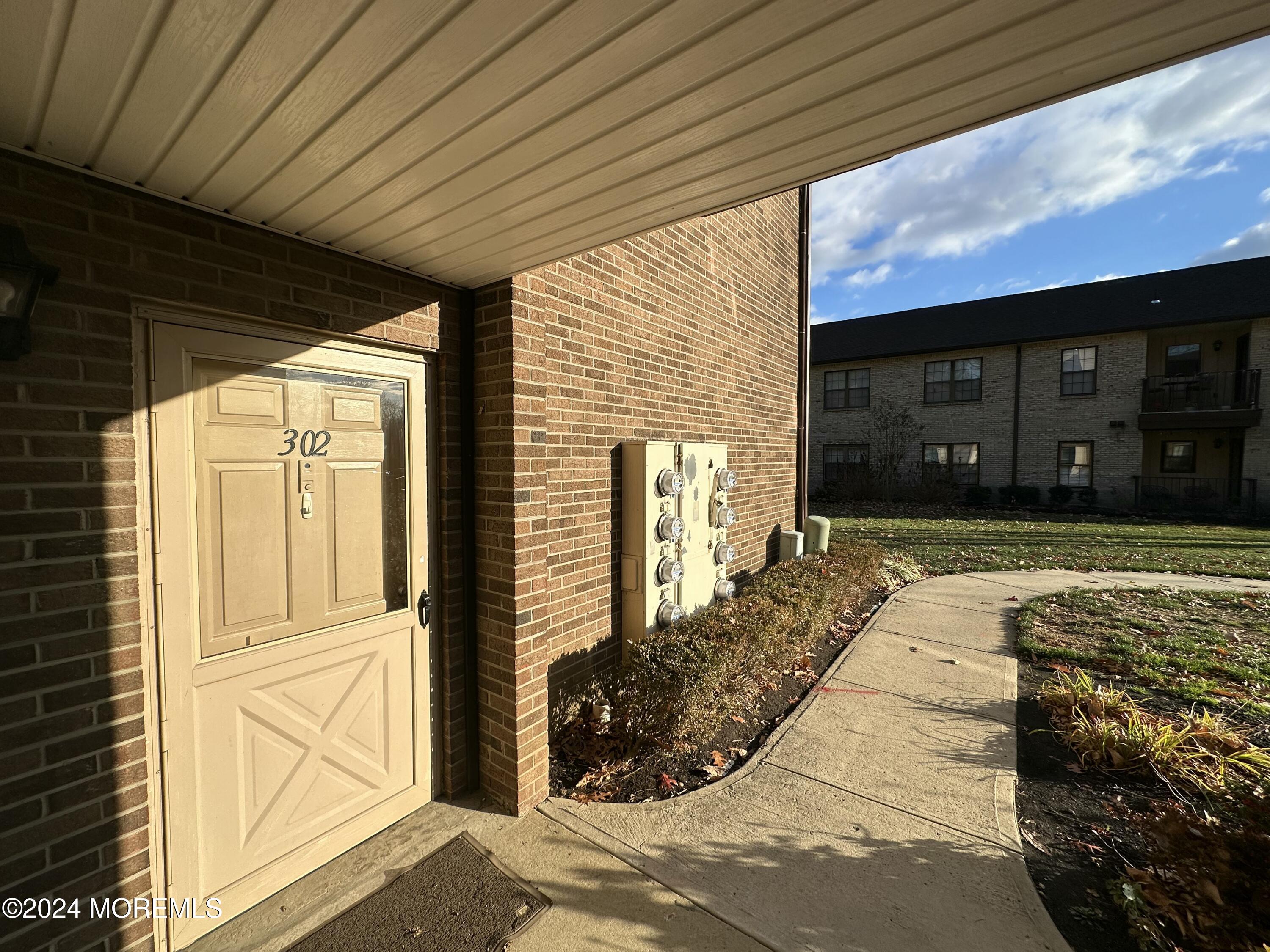 302 Wellington Place #2, Aberdeen, New Jersey image 4