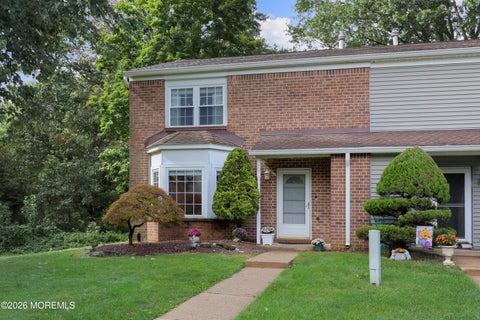 Condo For Sale - 29 Cloister Court<br/> Middlesex County, Old Bridge, NJ 08857