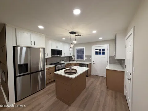 MLS: 22621122