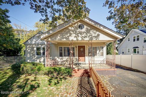 Photo of 108 W Concourse, Keyport, NJ 07735 (MLS # 22610510)