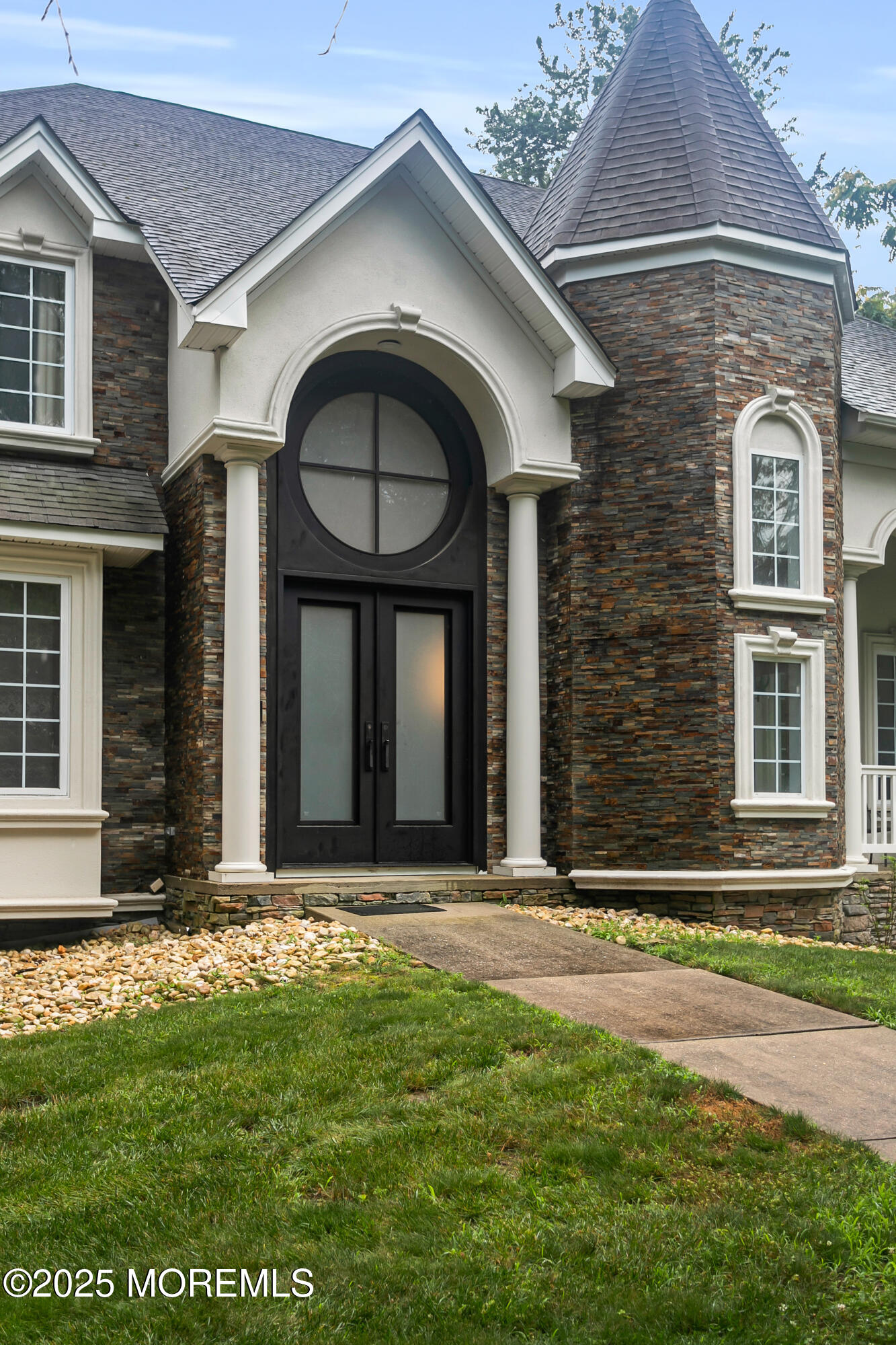 1595 Greenleaf Court