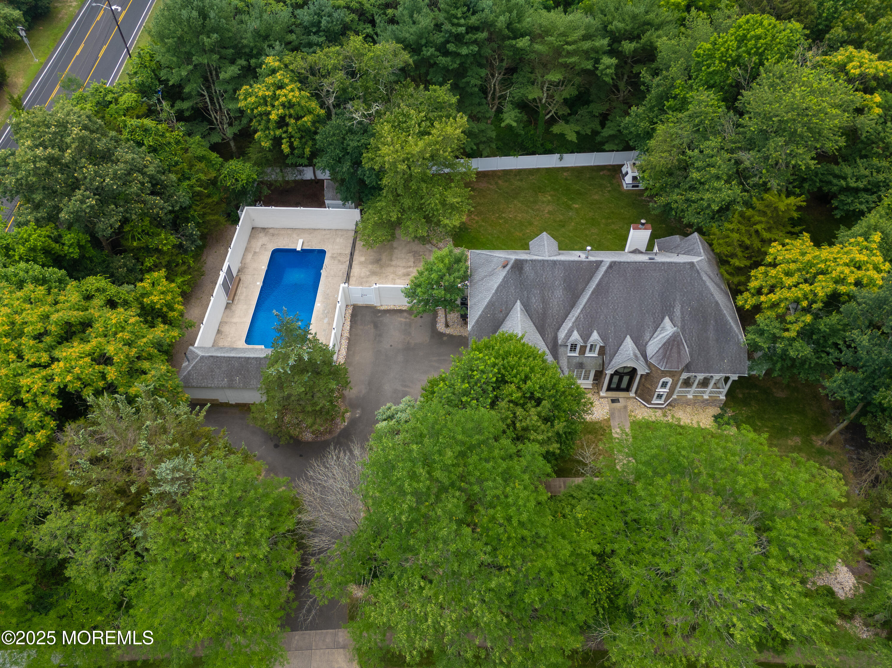 1595 Greenleaf Court