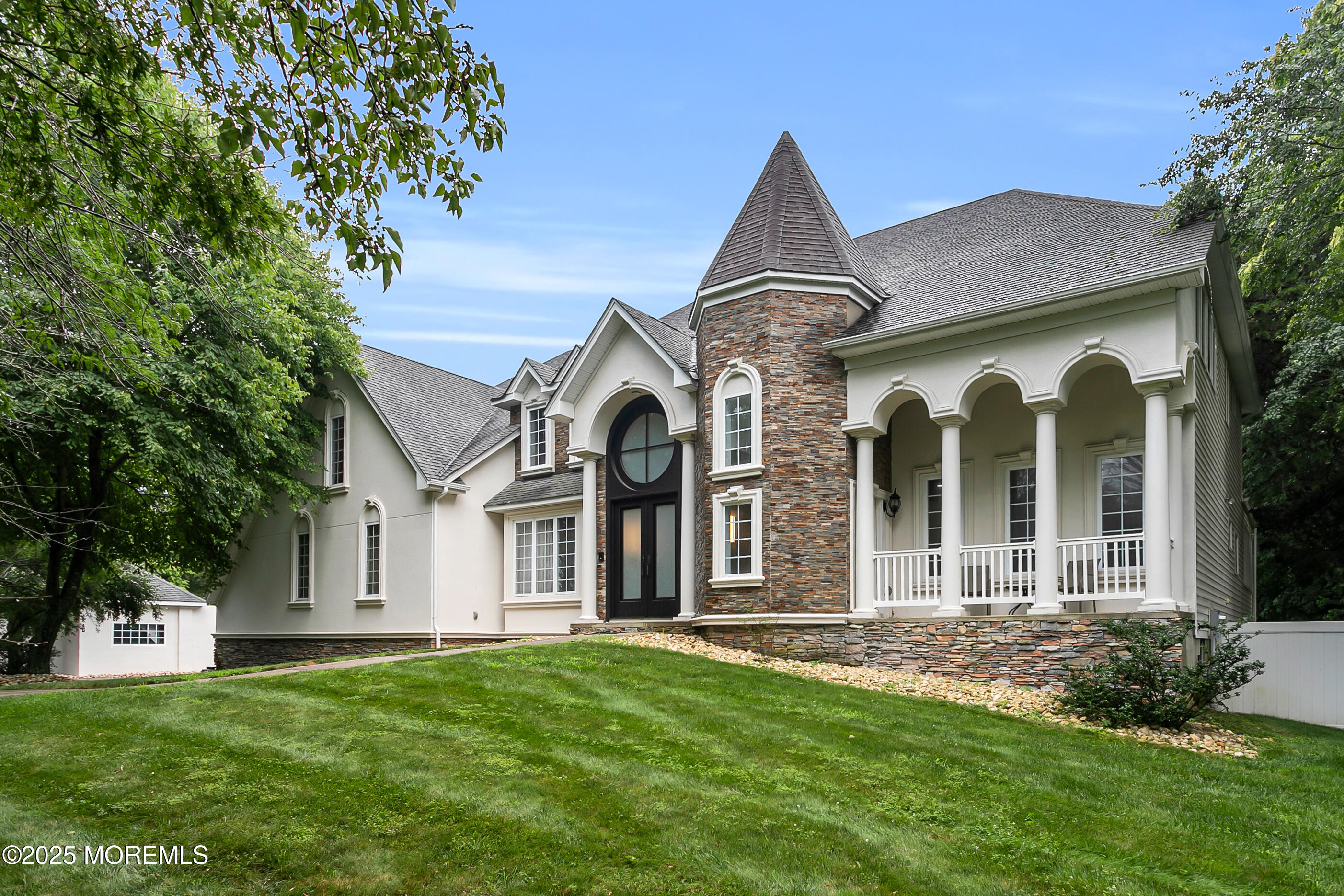 1595 Greenleaf Court