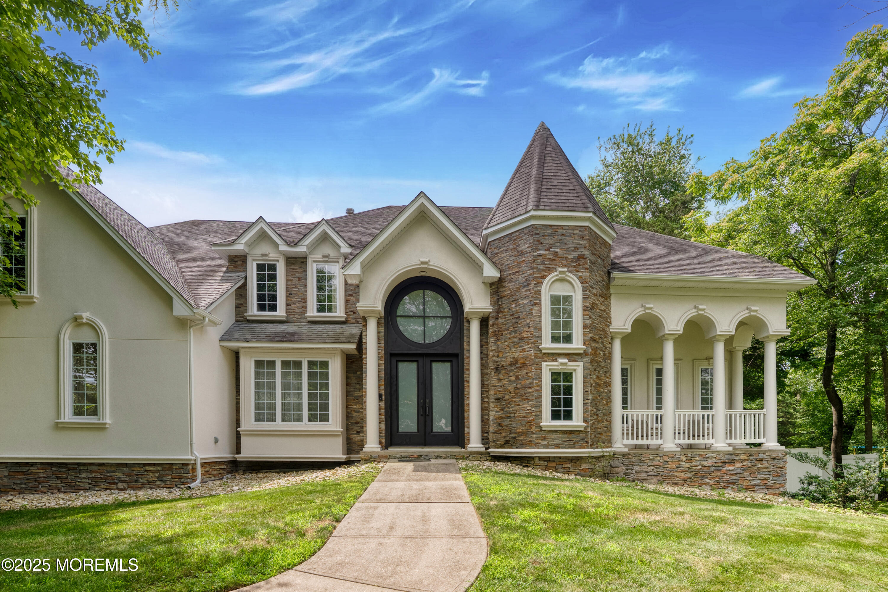 1595 Greenleaf Court