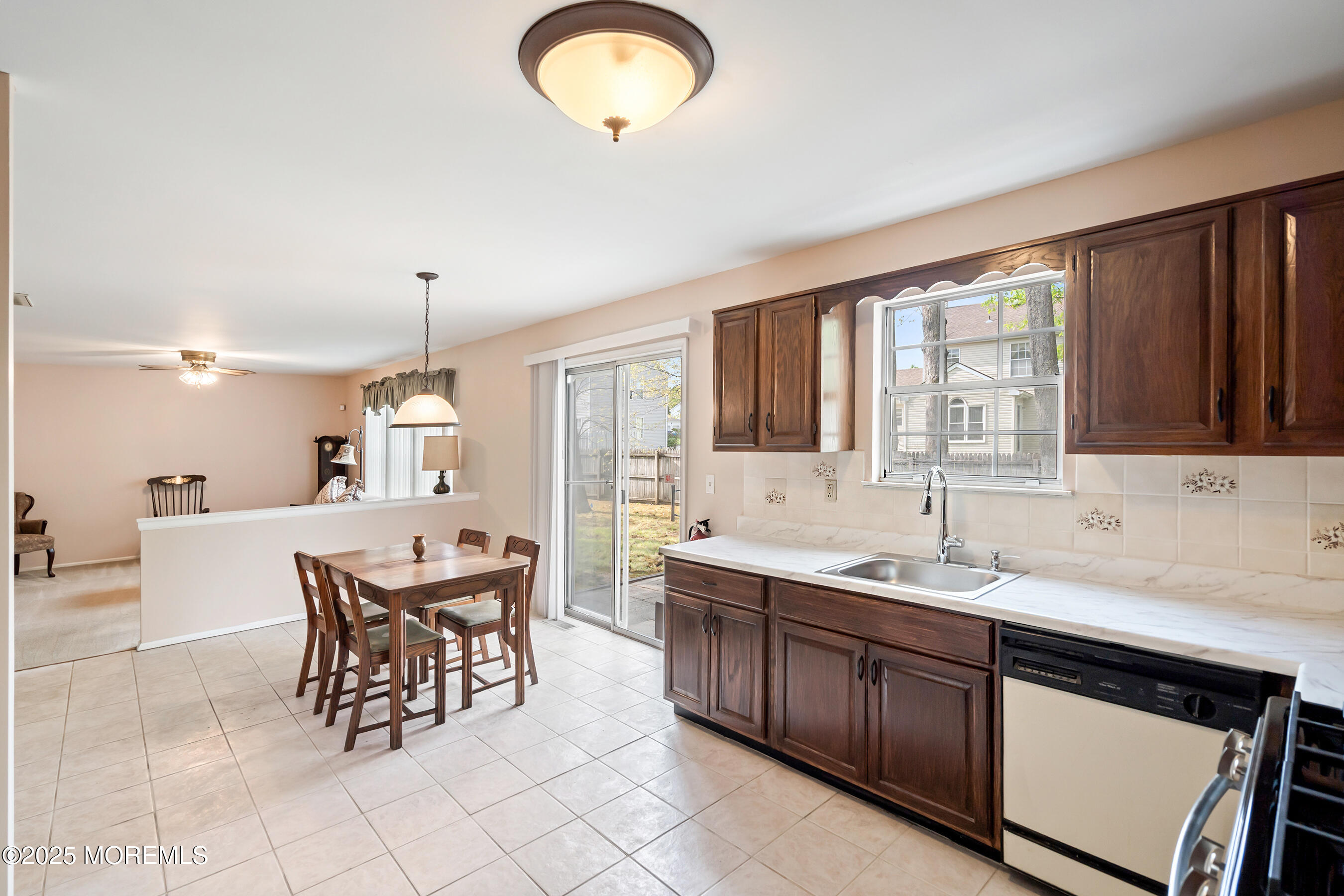 1256 Knightsbridge Close, Toms River, New Jersey image 8