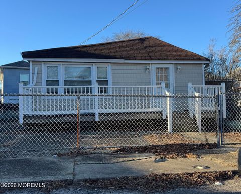 Photo of 8 Shadynook Street, Keansburg, NJ 07734 (MLS # 22601690)