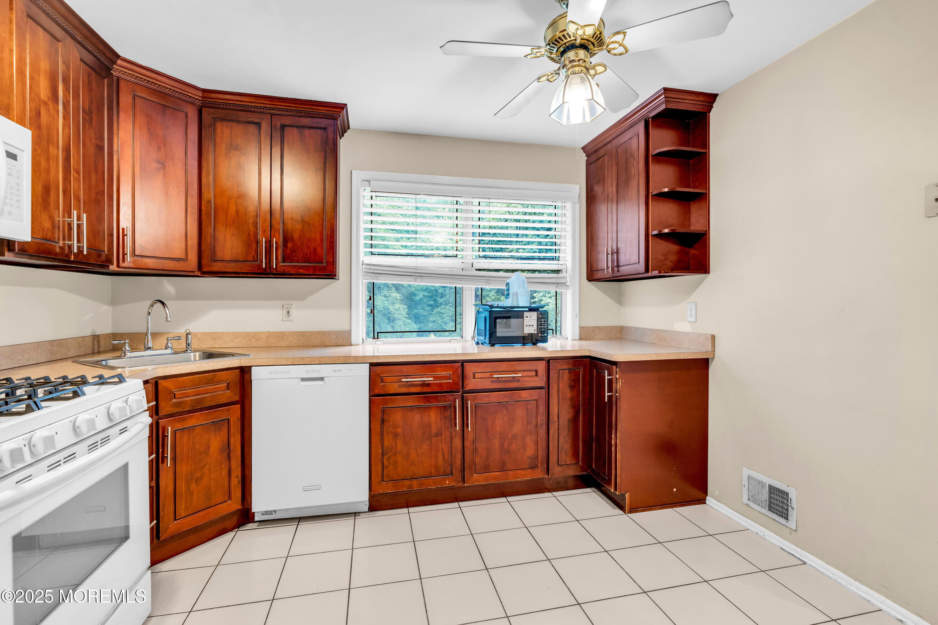 20 Lone Star Lane, Manalapan, New Jersey image 12