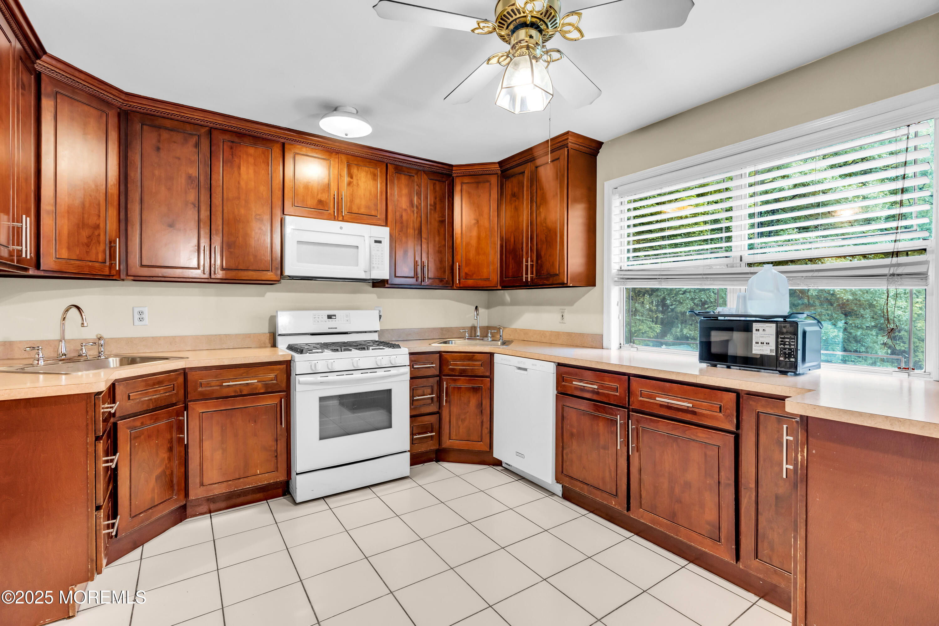 20 Lone Star Lane, Manalapan, New Jersey image 9