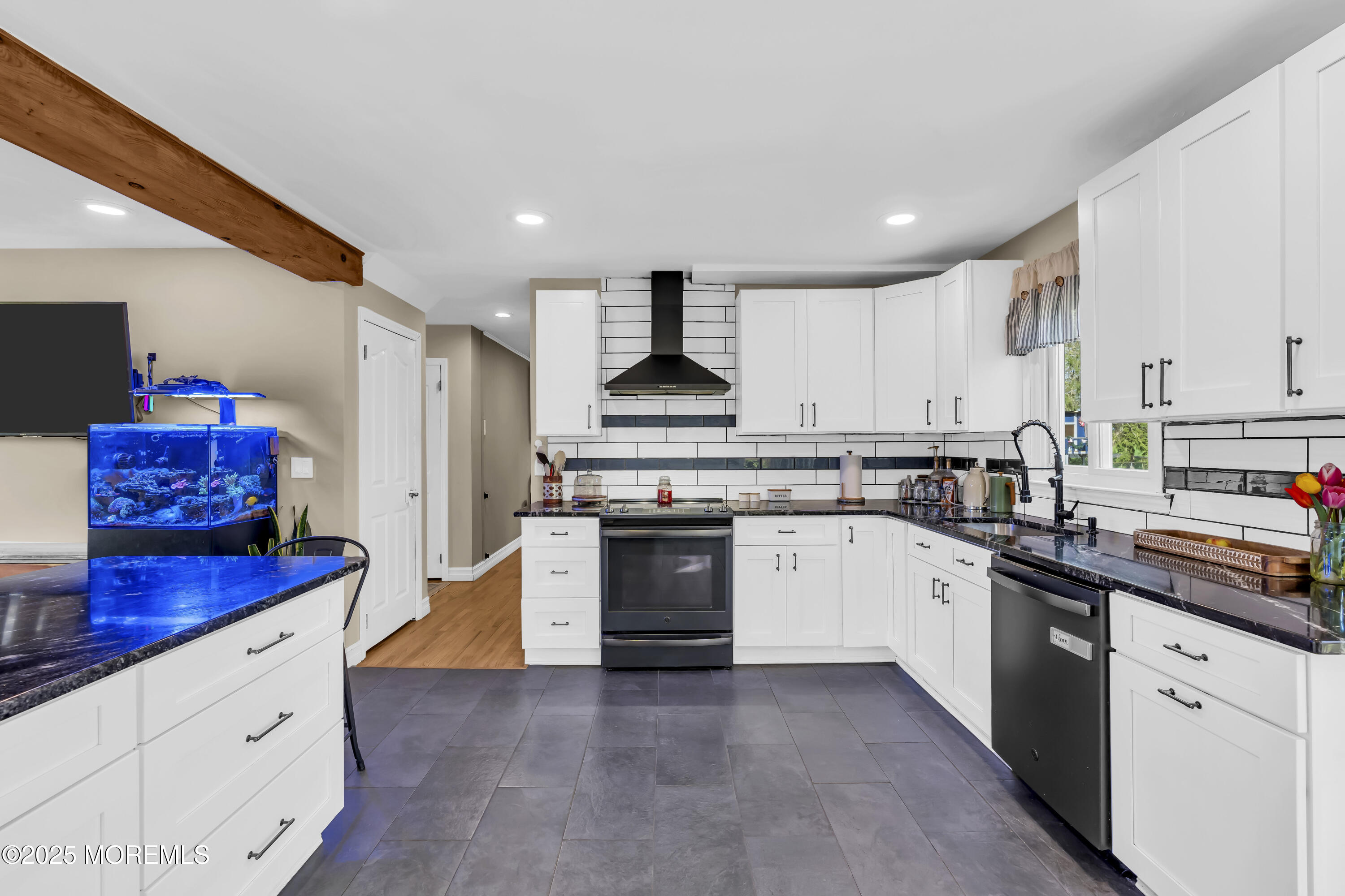 221 Sweetmans Lane, Millstone, New Jersey image 12