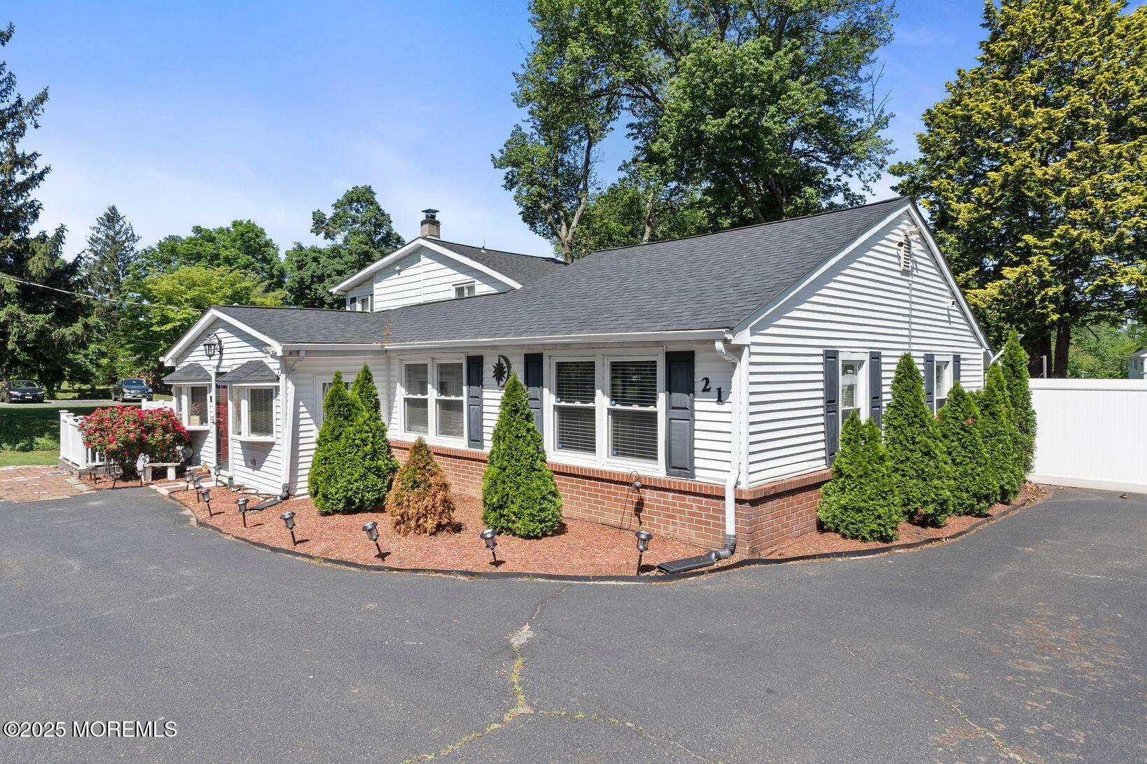 21 Wickatunk Road, Manalapan, New Jersey image 4