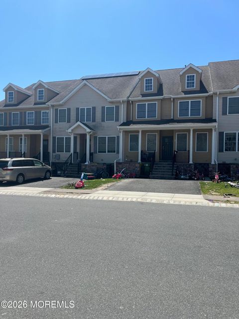 Homes For Sale - 16 Riesling Avenue<br/> Lakewood, NJ 08701