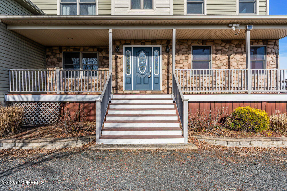 7 Manahassett Park Drive