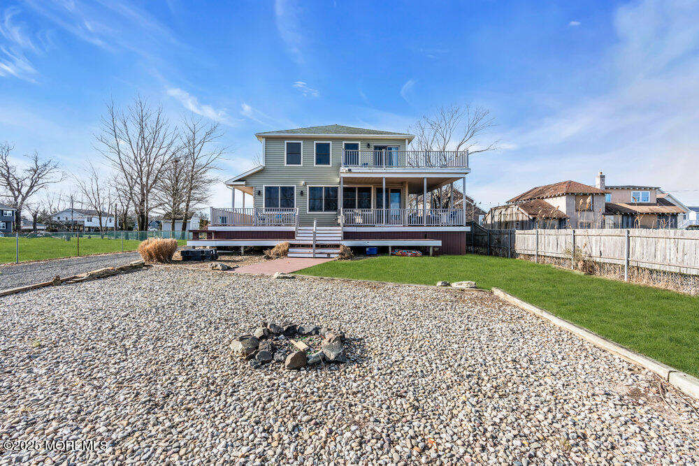 7 Manahassett Park Drive