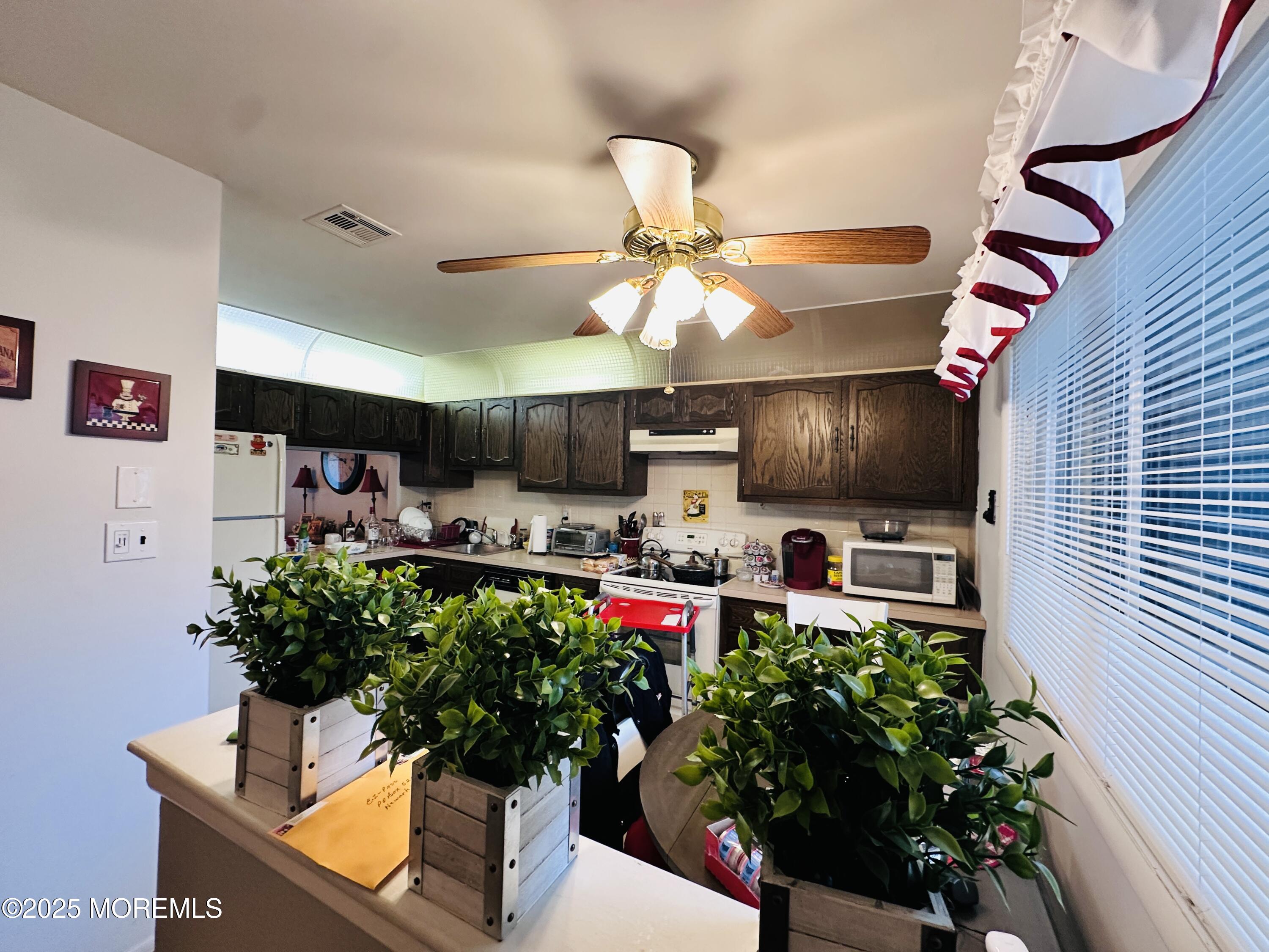 232 Medford Court #B, Manalapan, New Jersey image 3
