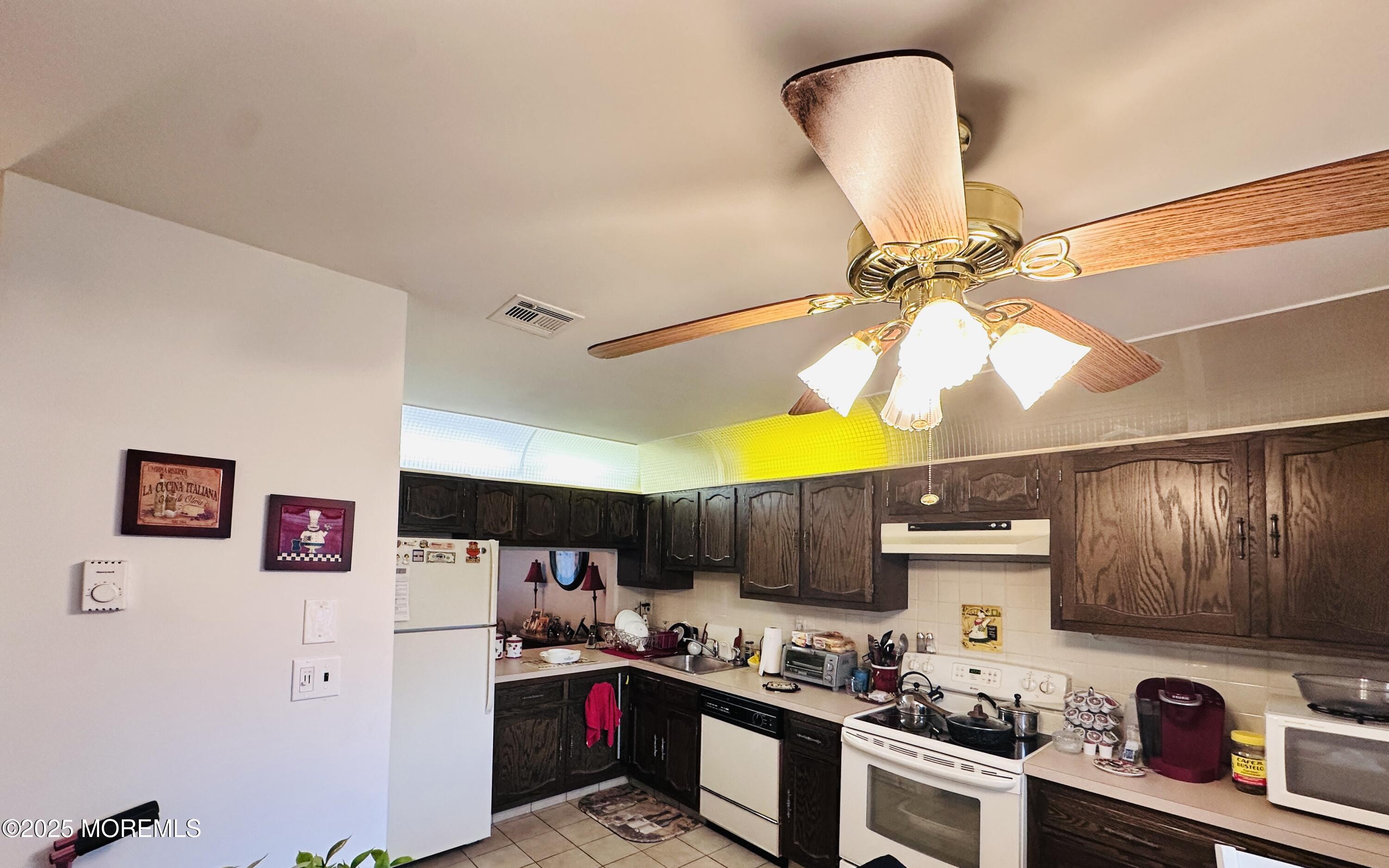 232 Medford Court #B, Manalapan, New Jersey image 2