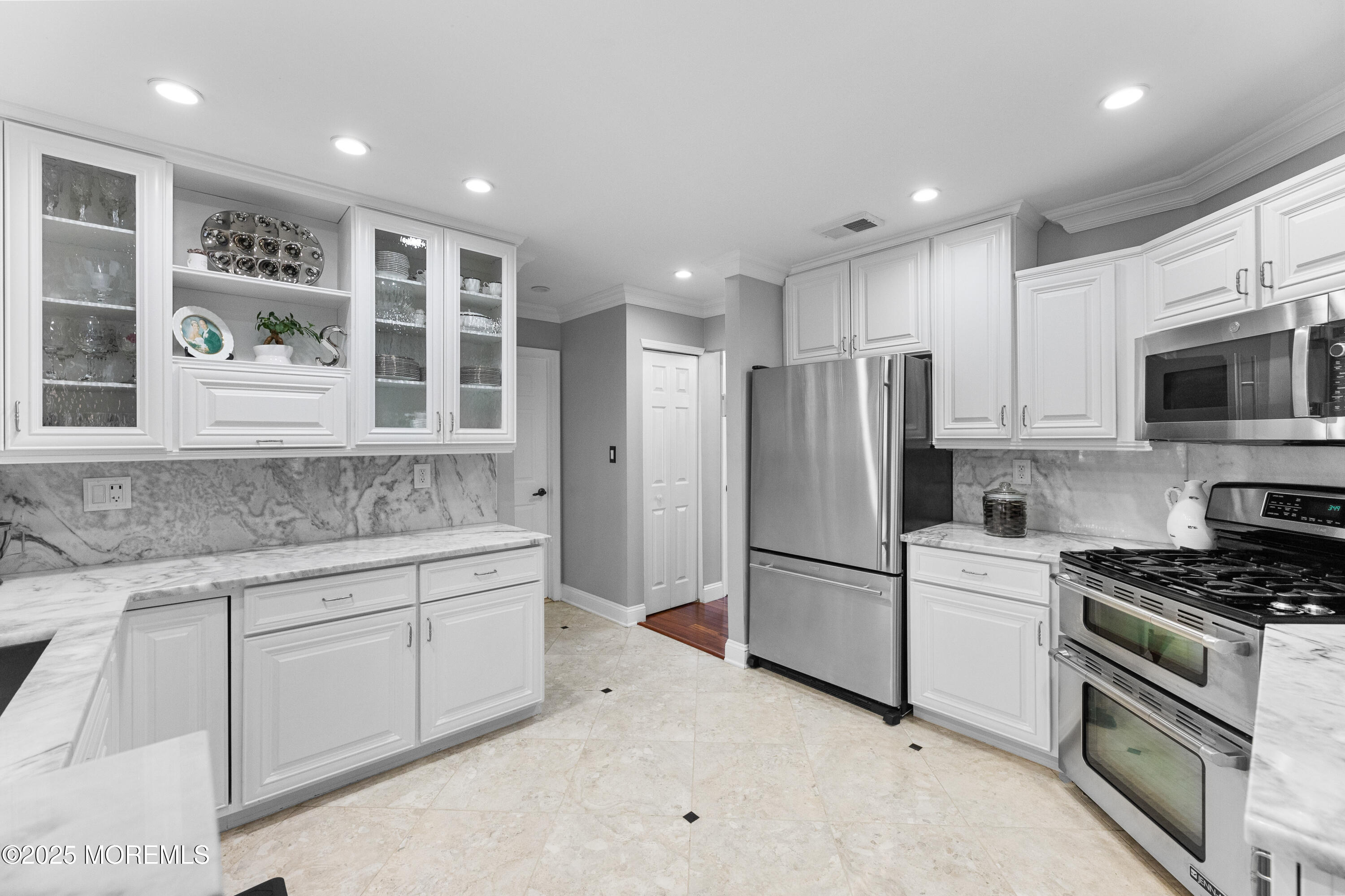 20 Arrowhead Way, Millstone, New Jersey image 17