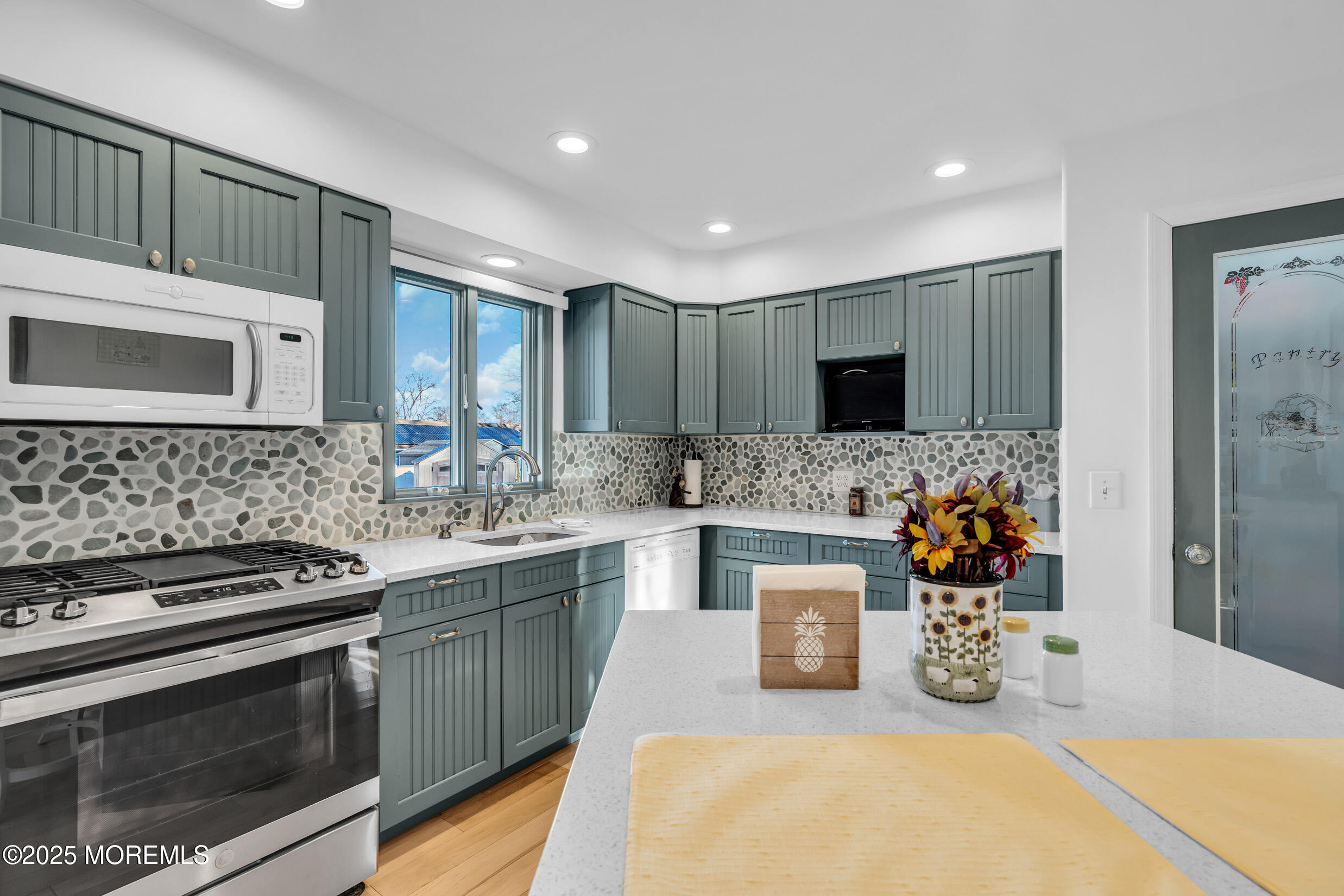 216 Georges Road, Brick, New Jersey image 15