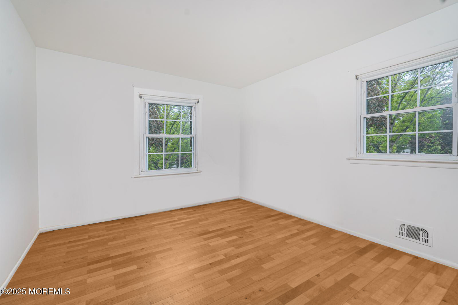 8 Emerson Drive, Morganville, New Jersey image 22