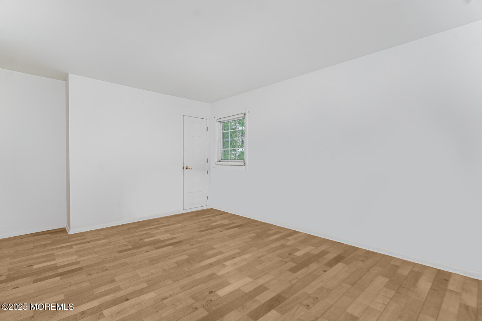 8 Emerson Drive, Morganville, New Jersey image 27