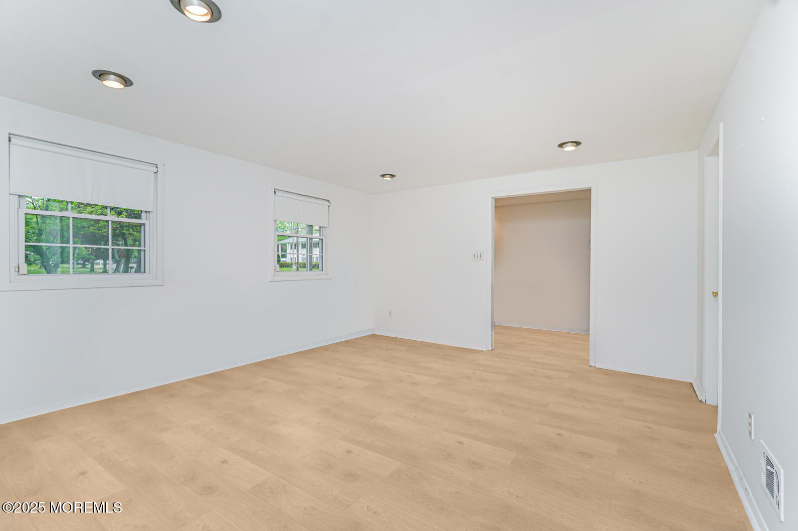 8 Emerson Drive, Morganville, New Jersey image 21