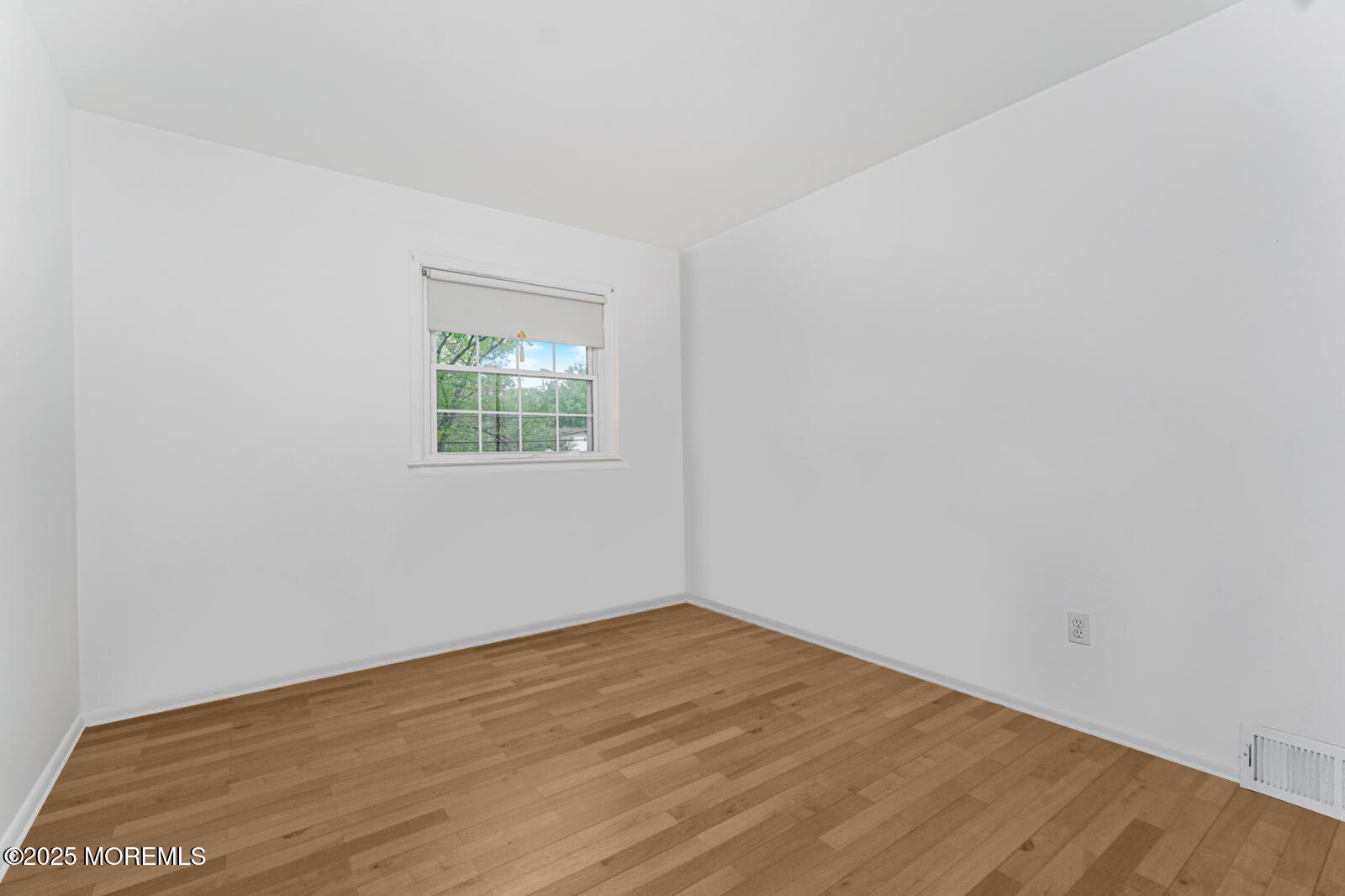 8 Emerson Drive, Morganville, New Jersey image 24