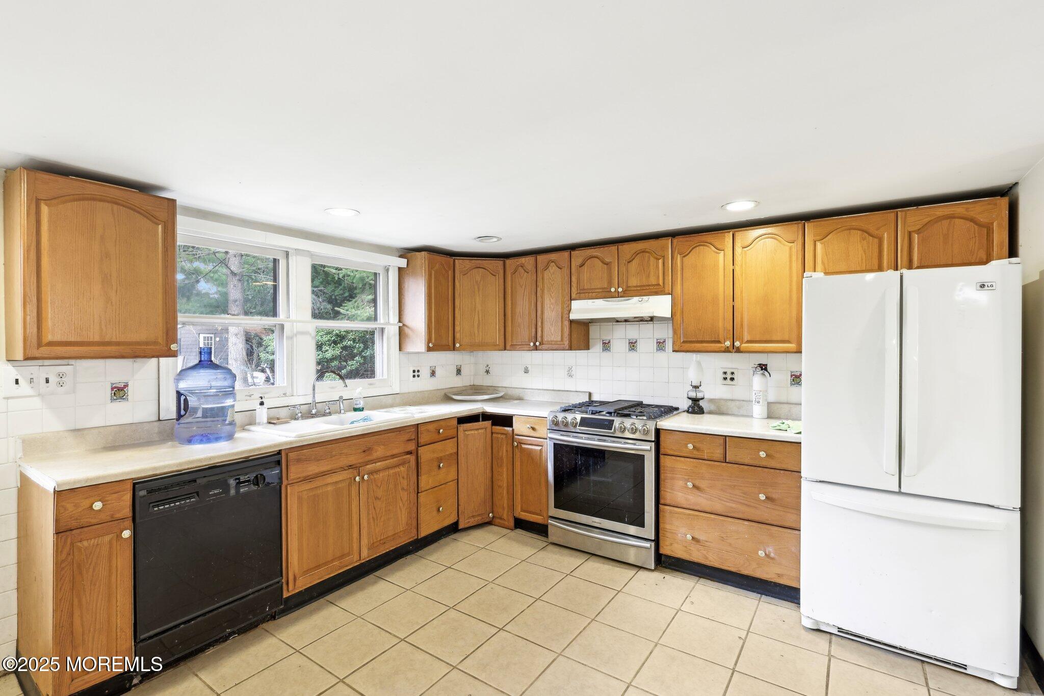 227 Lloyd Road, Aberdeen, New Jersey image 10