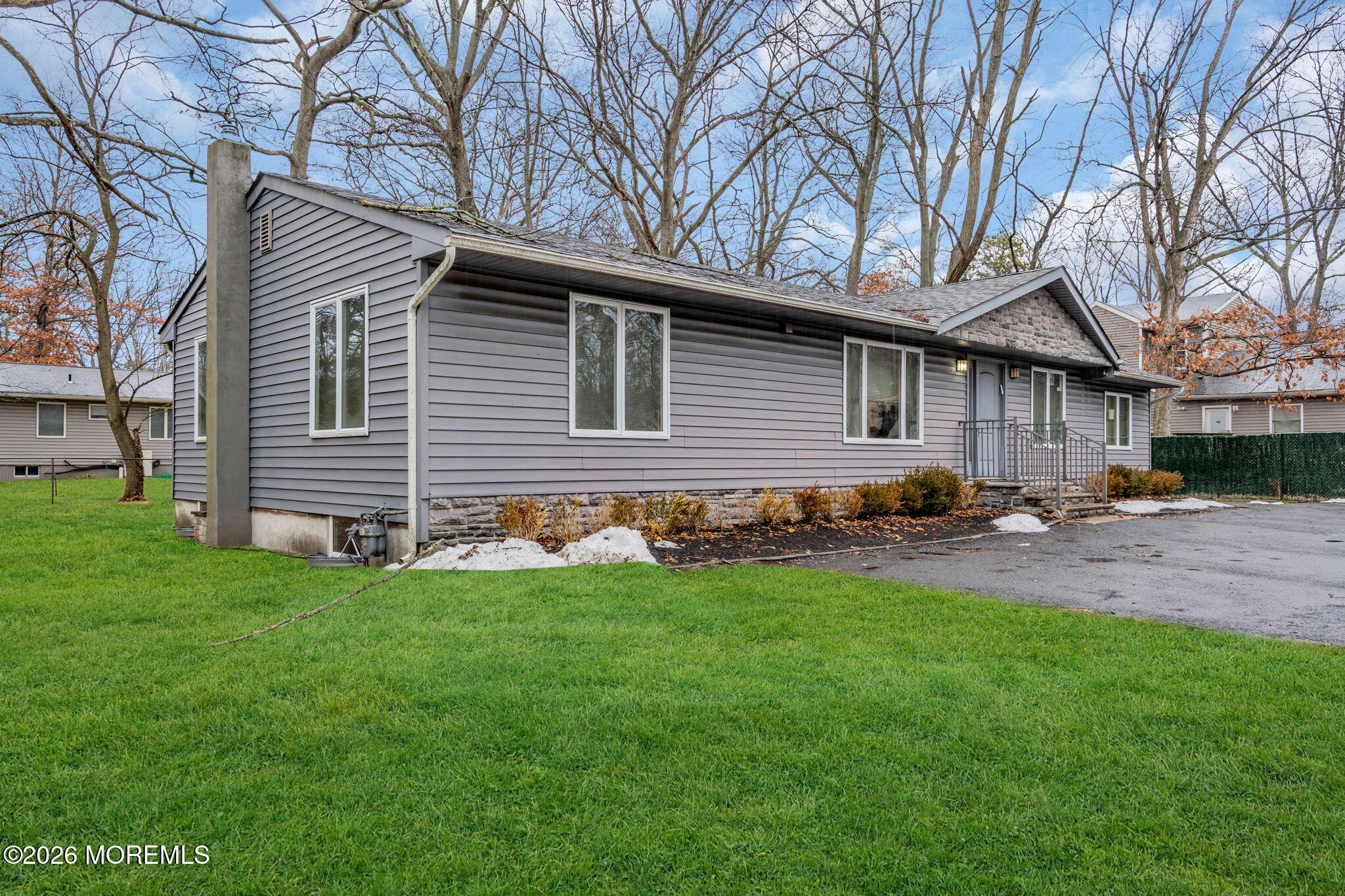 435 E County Line Road