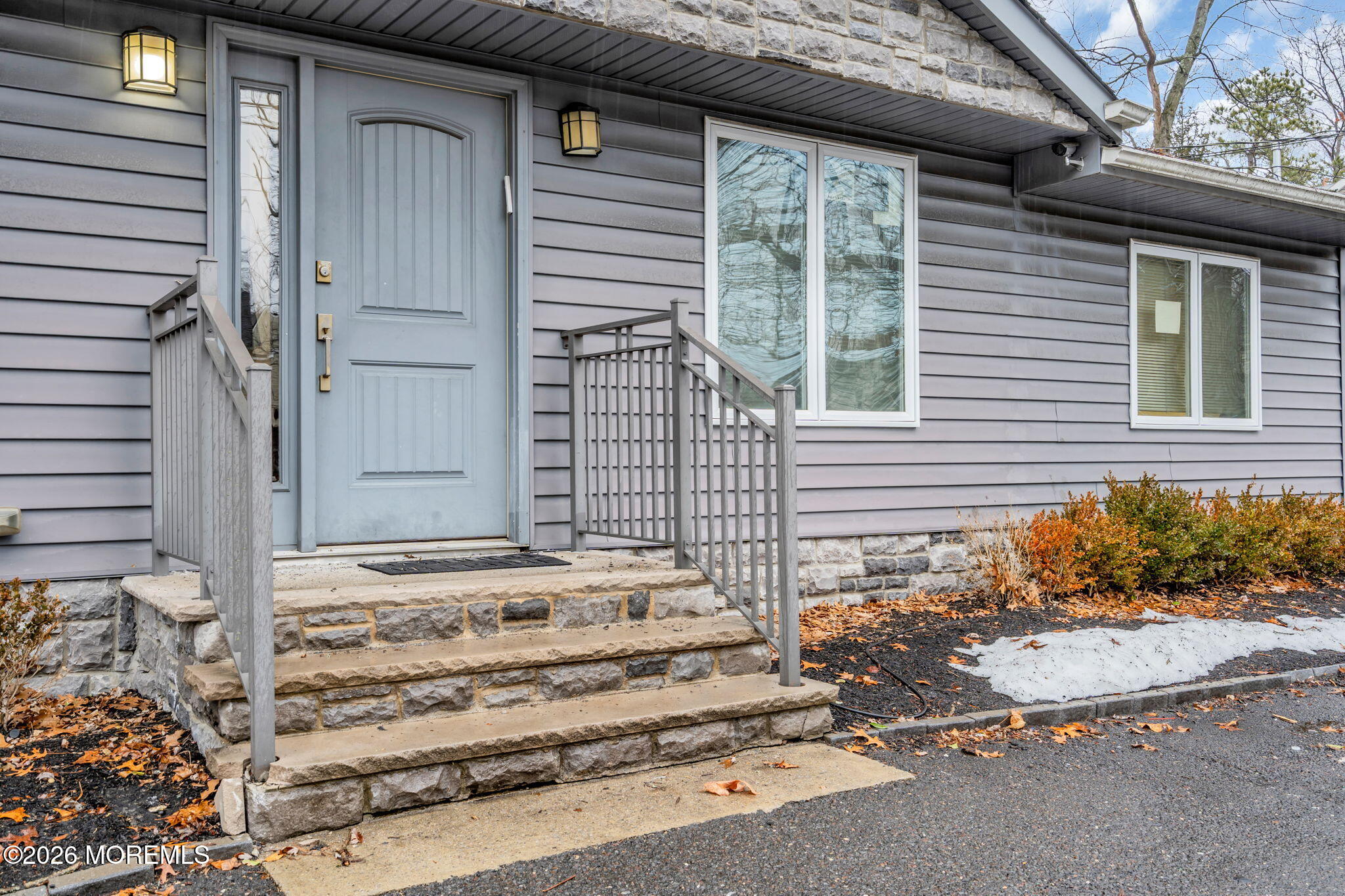 435 E County Line Road