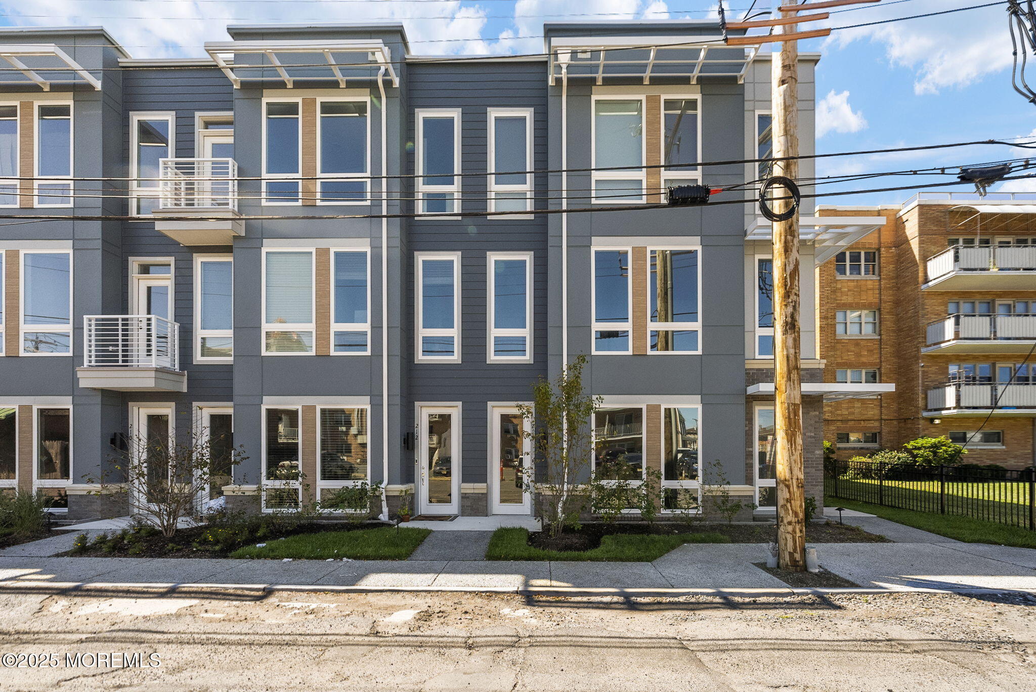 1403 Kingsley Street 213