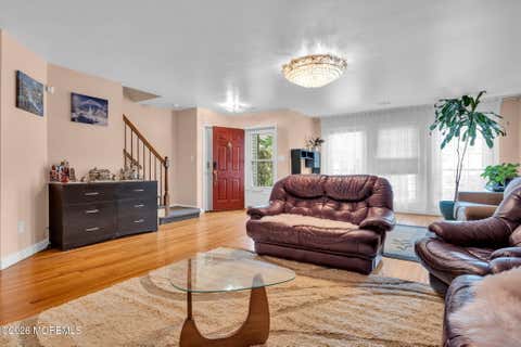 Condo For Sale - 200 Franklin Place<br/> Morganville, NJ 07751