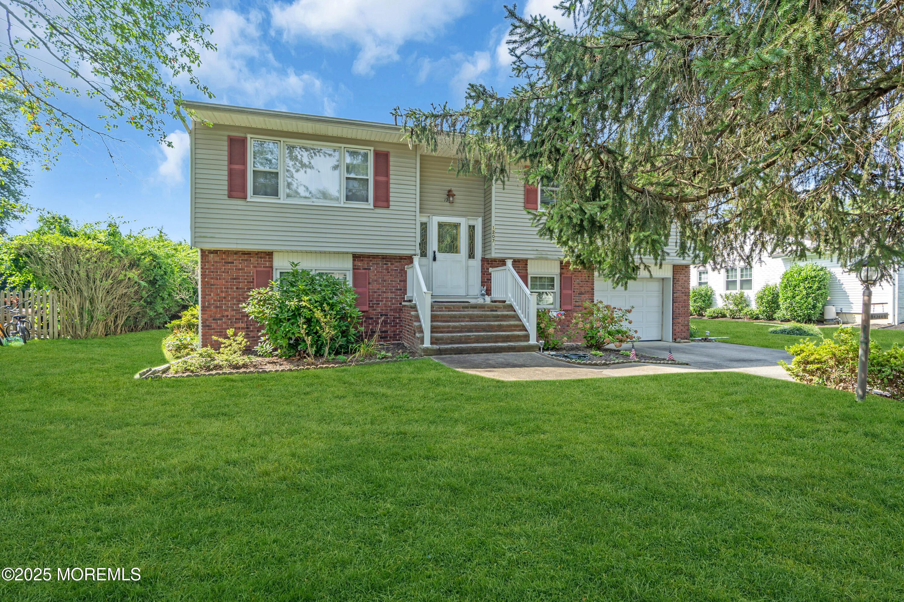 1207 Holly Place
