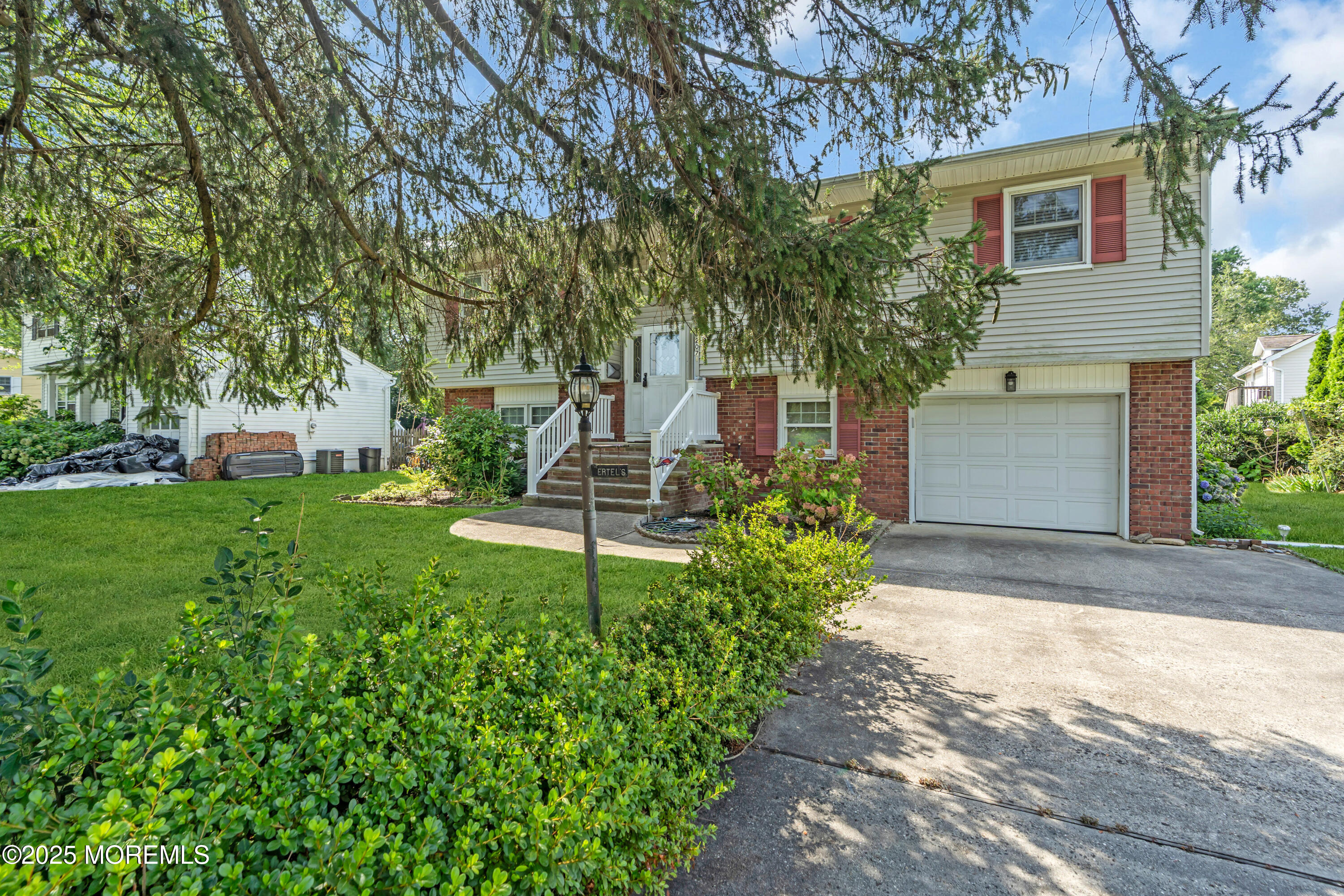 1207 Holly Place