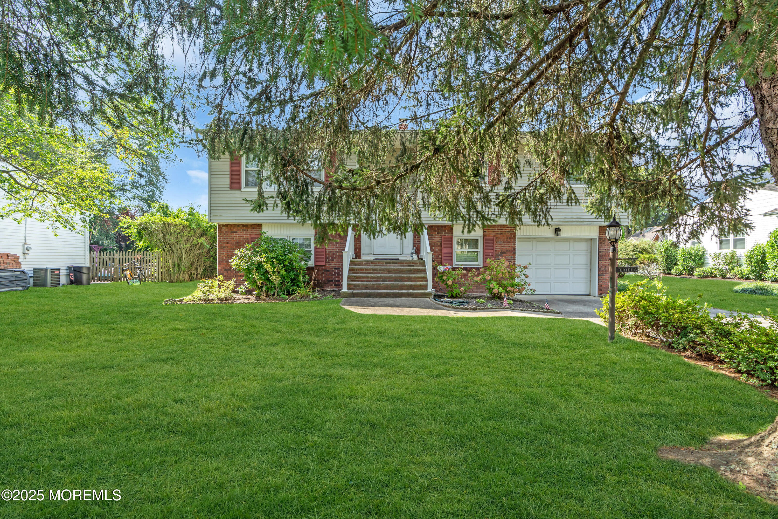 1207 Holly Place