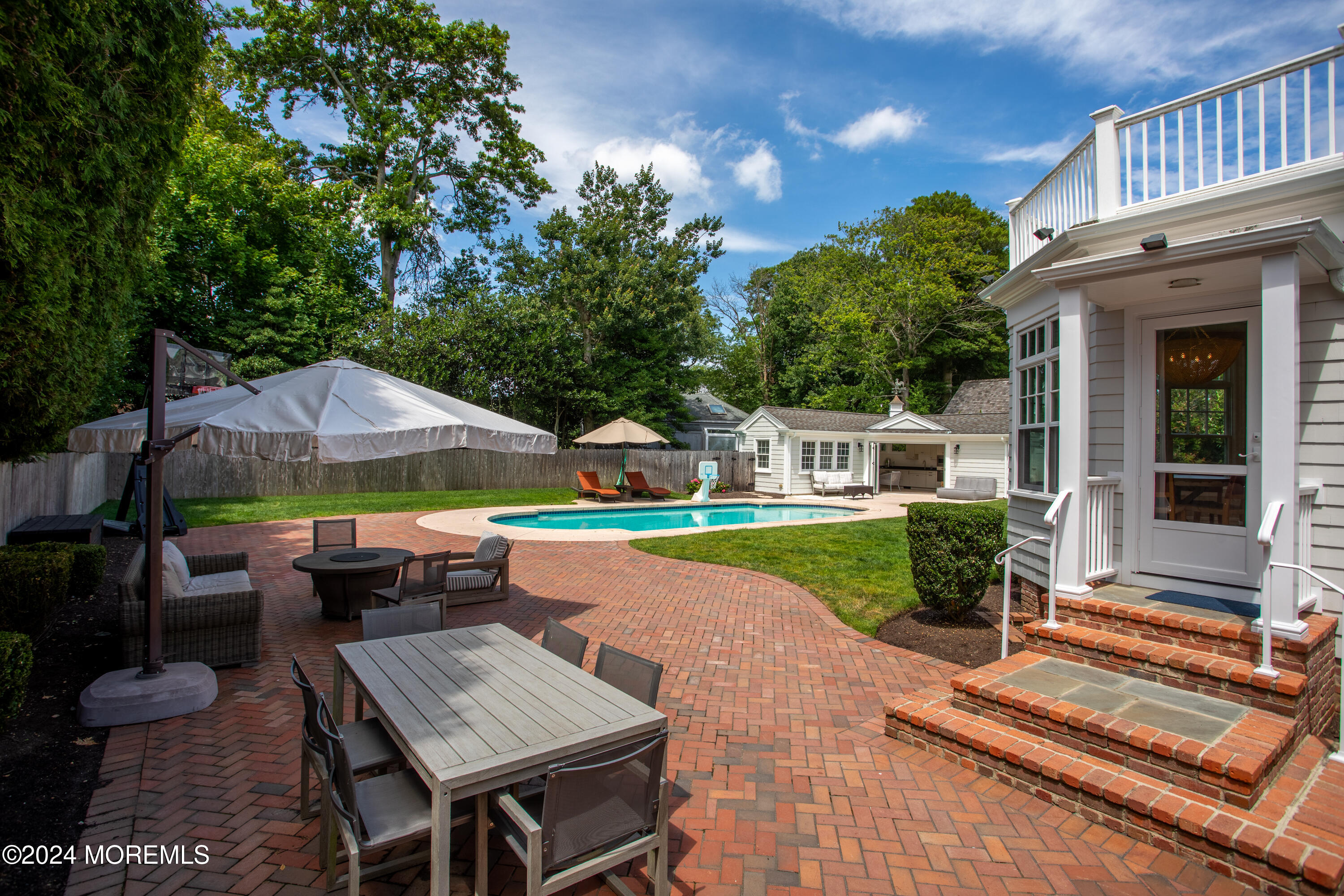 38 Vroom Avenue