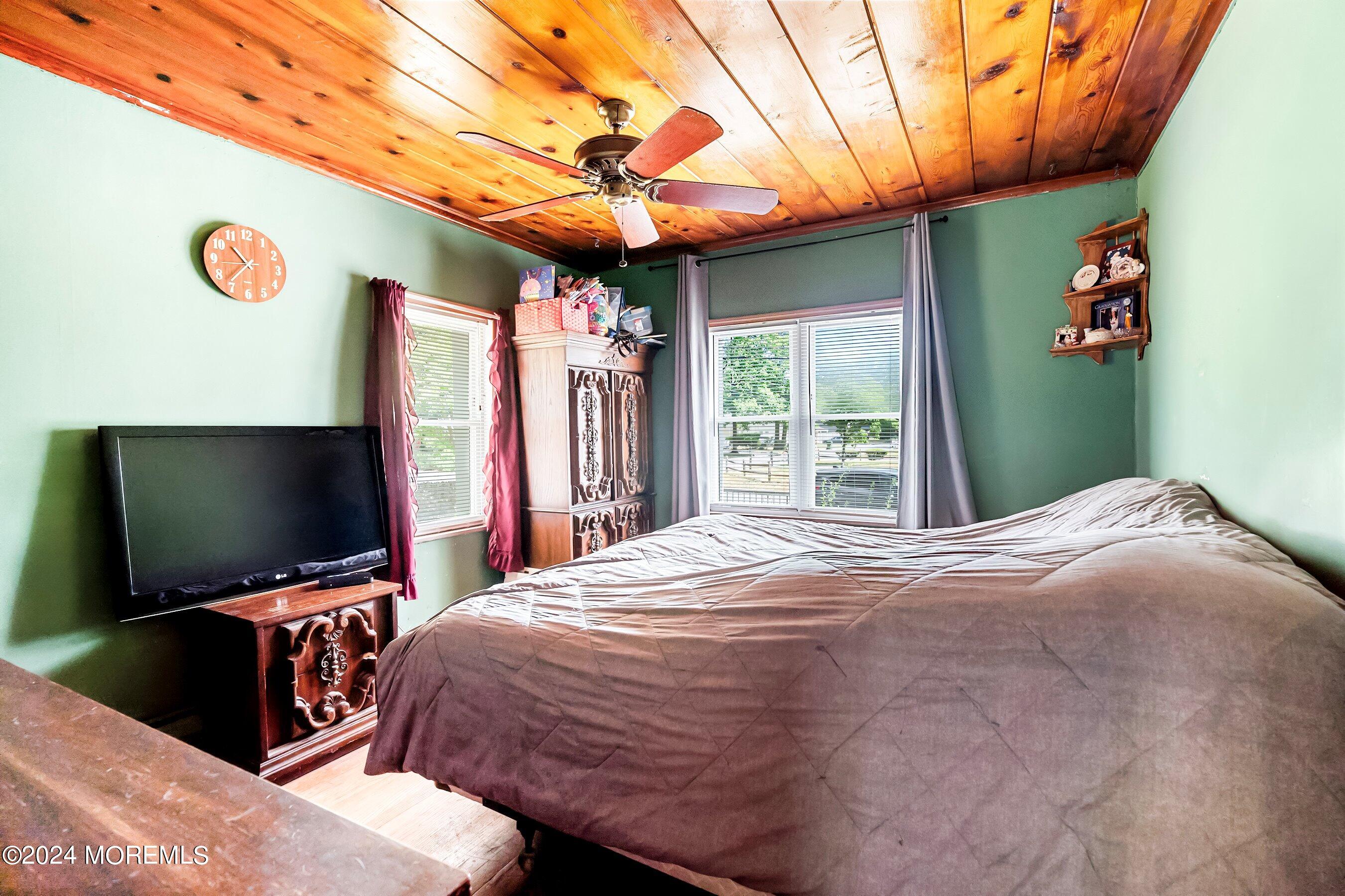 202 Knox Avenue, Eatontown, New Jersey image 12