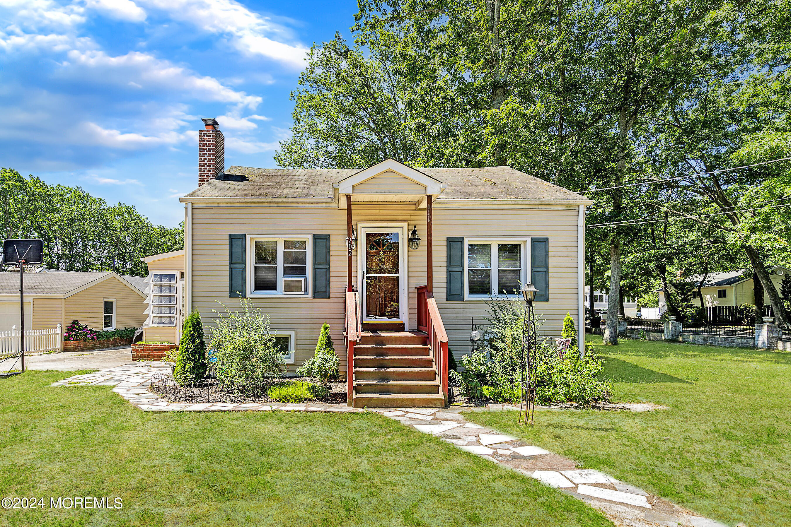 202 Knox Avenue, Eatontown, New Jersey image 2