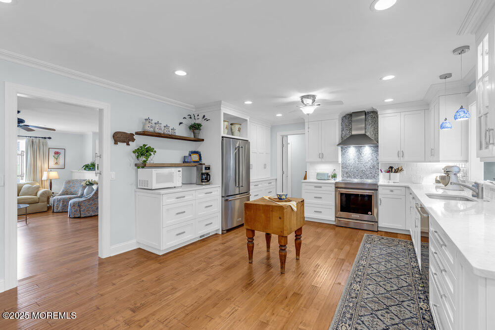 1101 Hawthorne Parkway