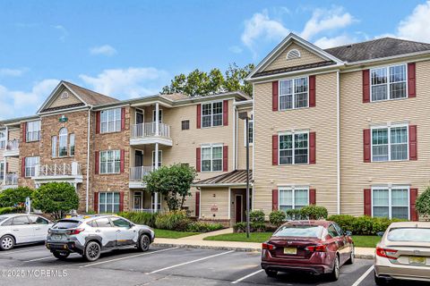 Condo For Sale - 425 Sophee Lane<br/> Lakewood, NJ 08701
