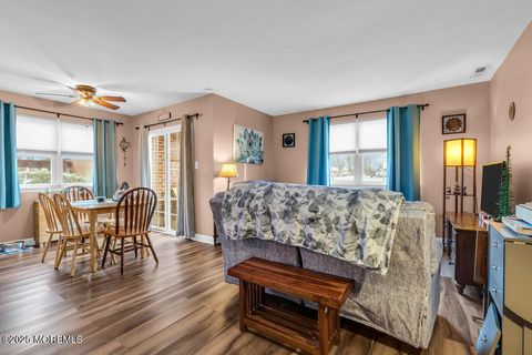 27-2 Florence Tollgate Apts Place 2 Florence NJ 08518